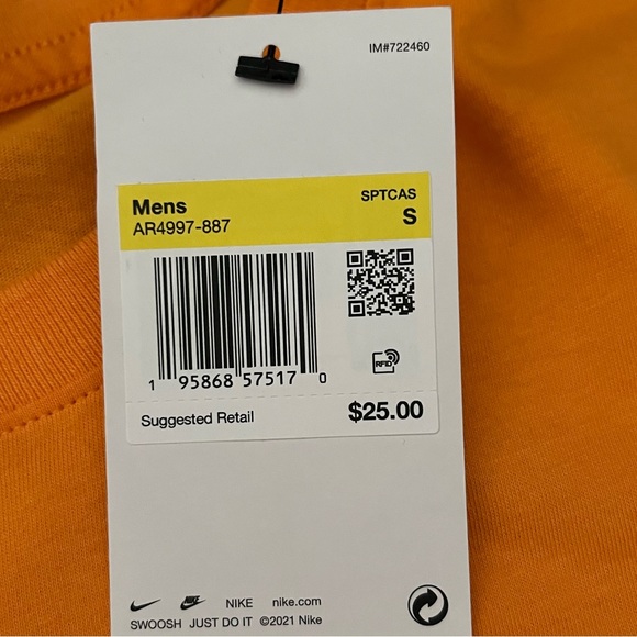 NWT Nike Tee - Picture 3 of 6